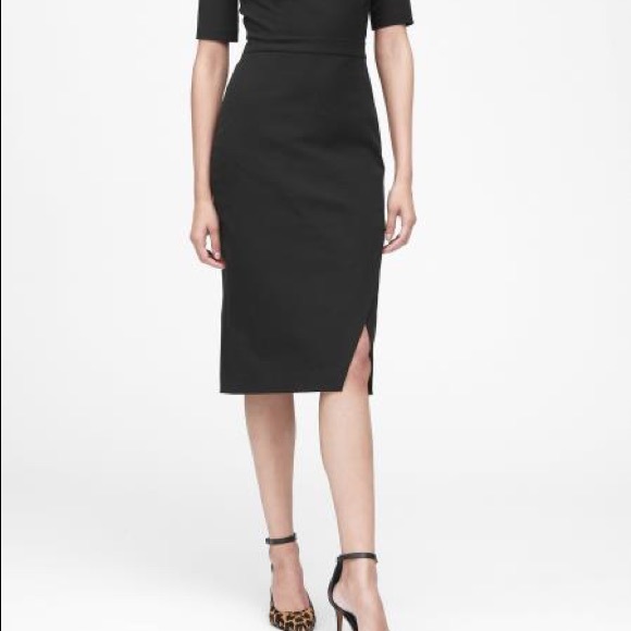 Banana Republic Dresses & Skirts - NWOT Retail $98 Banana Republic Wrap Look Skirt